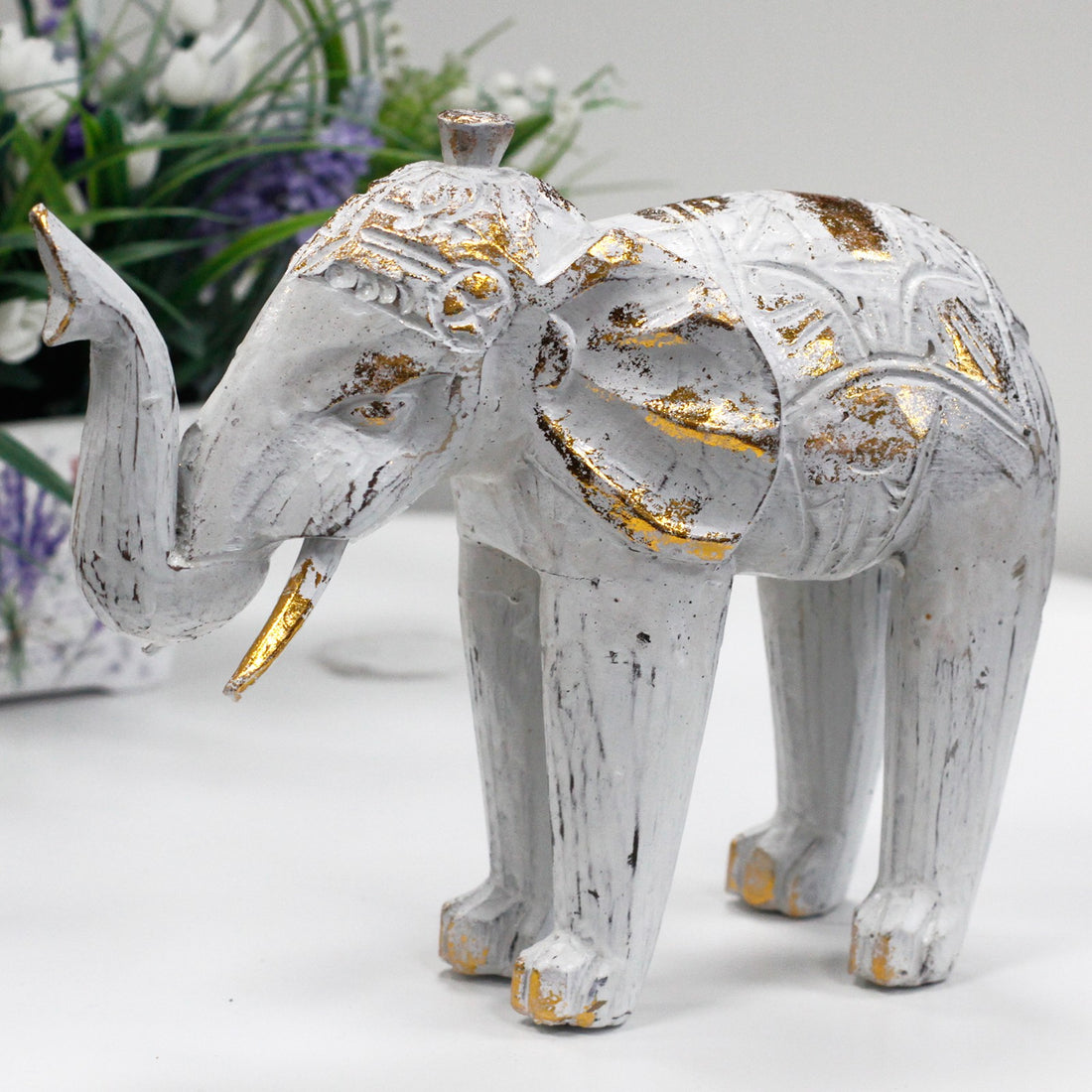 Elefante blanco-oro en madera de albesia tallado a mano