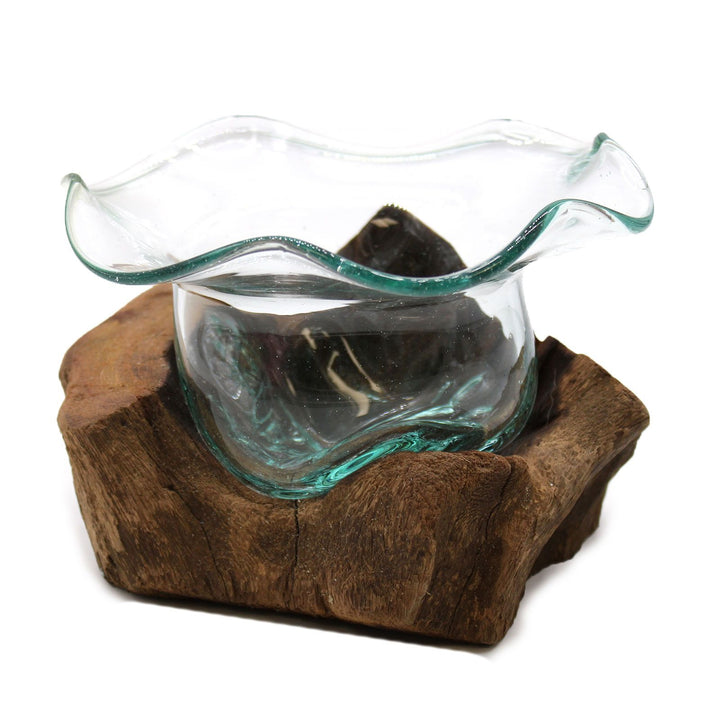 Cuenco de cristal fundido en madera
